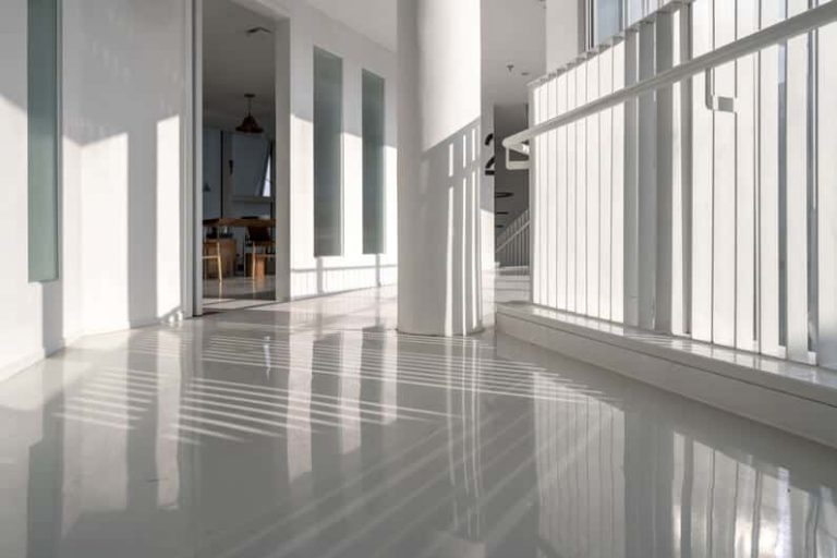 Pose de béton décoratif en copropriété : ce que dit la loi